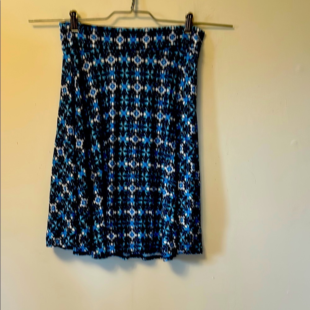 Max Studio rayon blue patterned skirt wide or roll down waist size small new/tag